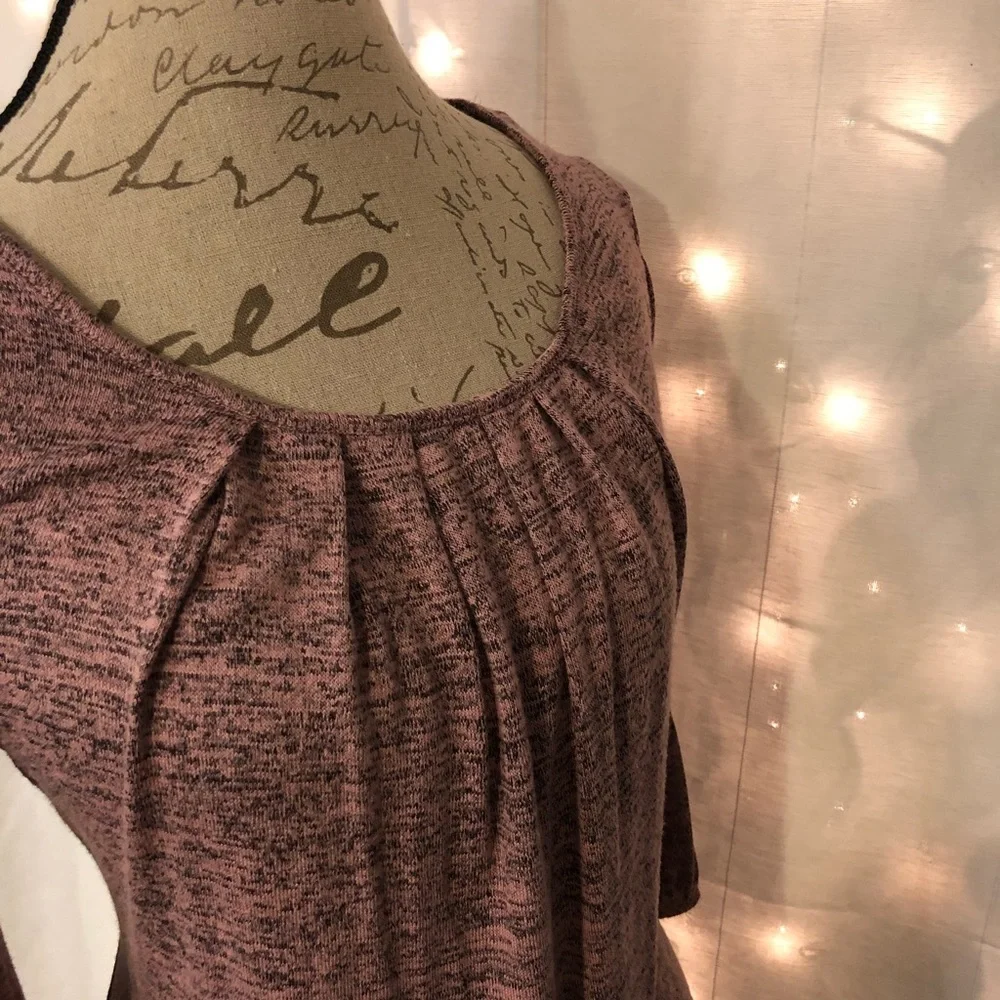 2[Naif] Knitted Pink & Black double cold shoulder - Picture 4 of 7
